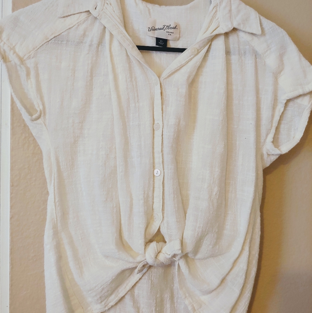 Short sleeve button-down shirt